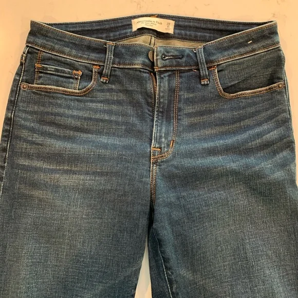 A&F Mid-Rise Super Skinny Distressed Jeans, Size 6 - Picture 4 of 8